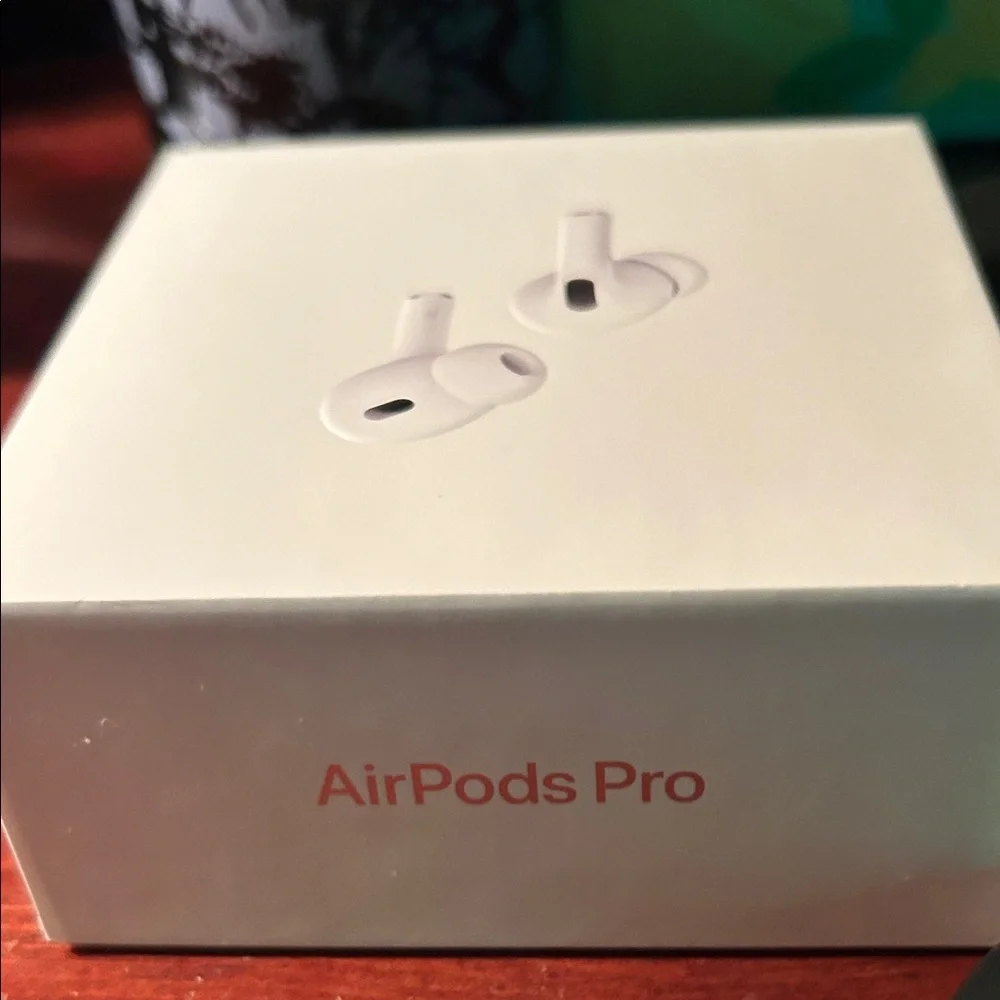 Apple AirPods Pro in Classic White